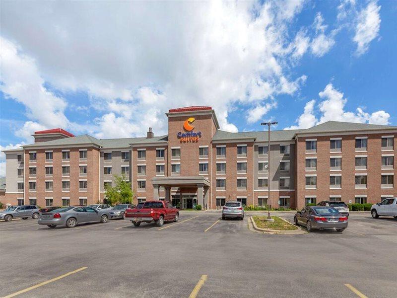 Holiday Inn Express & Suites Milwaukee Nw - Park Place By Ihg Exteriör bild