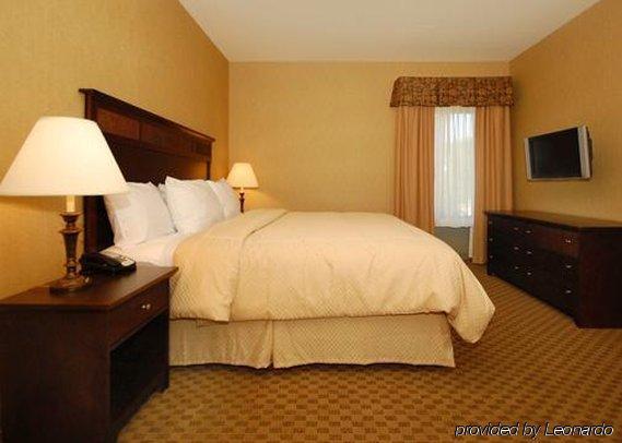 Holiday Inn Express & Suites Milwaukee Nw - Park Place By Ihg Rum bild